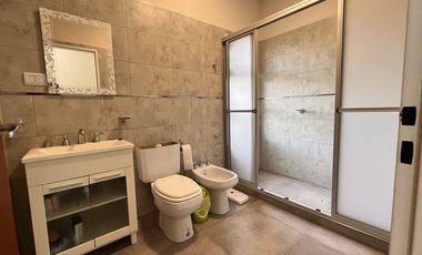 Casa 3 dormitorios con importante lote en Colón