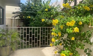 HERMOSA CASA EN VENTA EN LOMAS DEL SOL!!