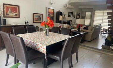 HERMOSA CASA EN VENTA EN LOMAS DEL SOL!!