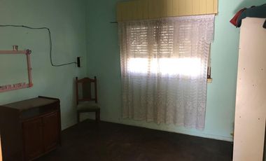Casa de 2 ambientes a la venta con gran Lote - Munro