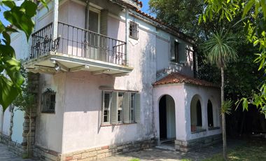 Casa antigua de 3 dormitorios en excelente ubicacion! Acepta permuta!!!