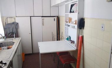 Departamento de 2 ambientes en pleno centro de Banfield Este.