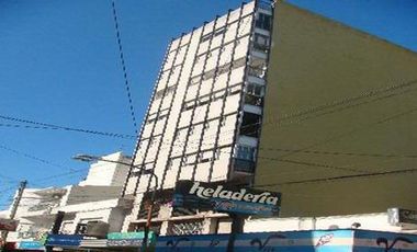 Departamento de 2 ambientes en pleno centro de Banfield Este.