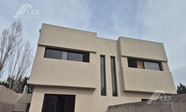 Casa duplex 3 ambientes, en Benavidez,  VENTA excelente  calidad constructiva