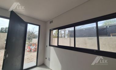 Casa duplex 3 ambientes, en Benavidez,  VENTA excelente  calidad constructiva