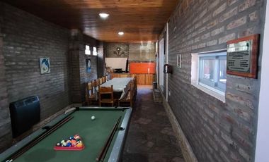 Casa en venta 4 dormitorios 3 baños cochera quincho en zona quinta con pileta