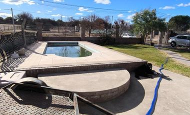 Casa en venta 4 dormitorios 3 baños cochera quincho en zona quinta con pileta