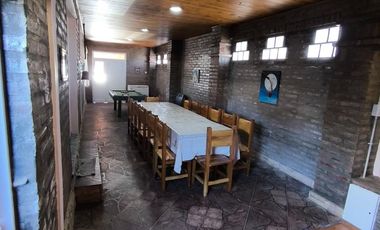 Casa en venta 4 dormitorios 3 baños cochera quincho en zona quinta con pileta