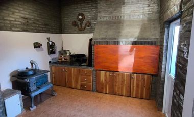 Casa en venta 4 dormitorios 3 baños cochera quincho en zona quinta con pileta