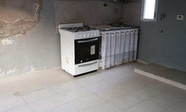 VENTA CASA INTERNA DOS DORMITORIOS - CENTRO, PÉREZ