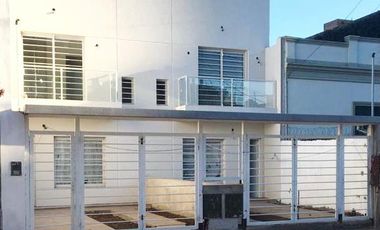 2 Duplex de 2 dormitorios con cochera y espacio libre a estrenar.- R. de Escalada.