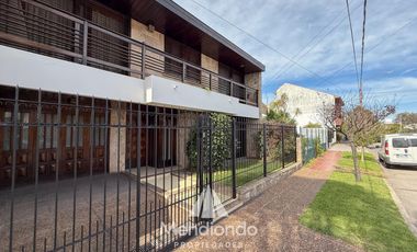 Casa 4 amb. c/ cochera Doble de 202 m2 IMPECABLE en San José