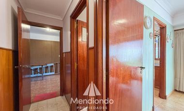 Casa 4 amb. c/ cochera Doble de 202 m2 IMPECABLE en San José