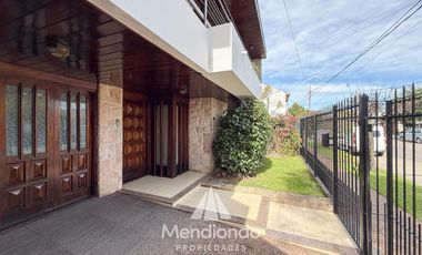 Casa 4 amb. c/ cochera Doble de 202 m2 IMPECABLE en San José