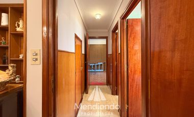 Casa 4 amb. c/ cochera Doble de 202 m2 IMPECABLE en San José