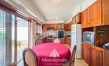 Casa 4 amb. c/ cochera Doble de 202 m2 IMPECABLE en San José