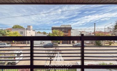 Casa 4 amb. c/ cochera Doble de 202 m2 IMPECABLE en San José