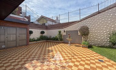 Casa 4 amb. c/ cochera Doble de 202 m2 IMPECABLE en San José