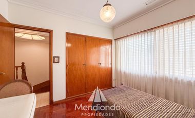 Casa 4 amb. c/ cochera Doble de 202 m2 IMPECABLE en San José