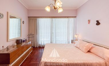 Casa 4 amb. c/ cochera Doble de 202 m2 IMPECABLE en San José