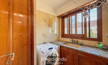 Casa 4 amb. c/ cochera Doble de 202 m2 IMPECABLE en San José