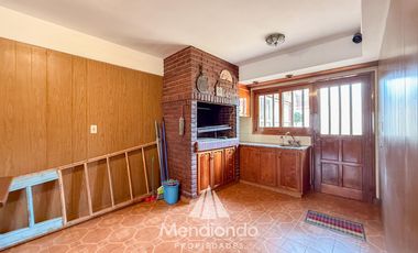 Casa 4 amb. c/ cochera Doble de 202 m2 IMPECABLE en San José