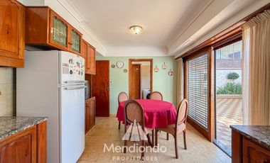 Casa 4 amb. c/ cochera Doble de 202 m2 IMPECABLE en San José