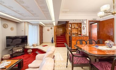 Casa 4 amb. c/ cochera Doble de 202 m2 IMPECABLE en San José