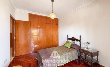 Casa 4 amb. c/ cochera Doble de 202 m2 IMPECABLE en San José