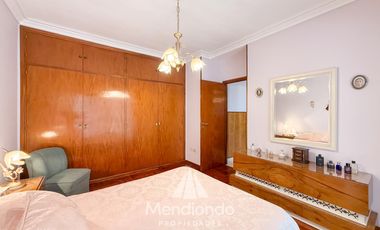 Casa 4 amb. c/ cochera Doble de 202 m2 IMPECABLE en San José
