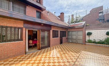Casa 4 amb. c/ cochera Doble de 202 m2 IMPECABLE en San José