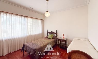 Casa 4 amb. c/ cochera Doble de 202 m2 IMPECABLE en San José