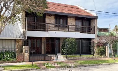 Casa 4 amb. c/ cochera Doble de 202 m2 IMPECABLE en San José