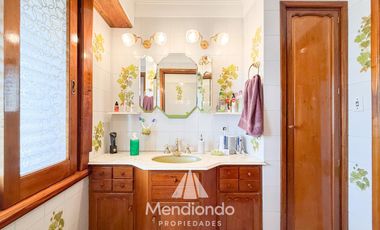 Casa 4 amb. c/ cochera Doble de 202 m2 IMPECABLE en San José