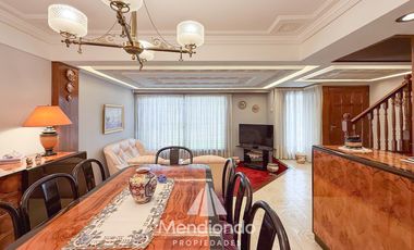 Casa 4 amb. c/ cochera Doble de 202 m2 IMPECABLE en San José