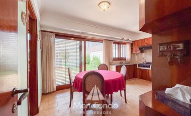 Casa 4 amb. c/ cochera Doble de 202 m2 IMPECABLE en San José