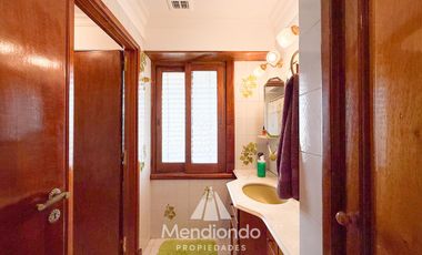 Casa 4 amb. c/ cochera Doble de 202 m2 IMPECABLE en San José