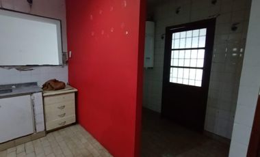 Casa de 3 ambientes y cochera!