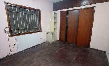Casa de 3 ambientes y cochera!