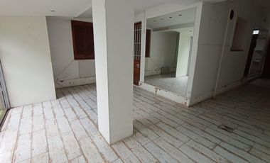 Casa de 3 ambientes y cochera!