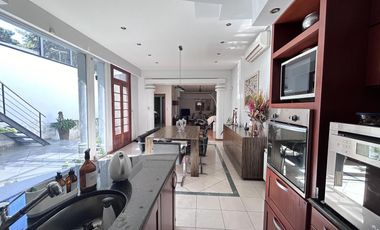 VENTA CASA ROSARIO CENTRO 4 DORMITORIOS TERRAZA QUINCHO COCHERA