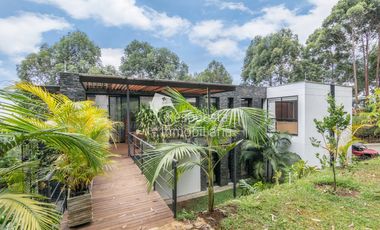 Venta Casa con piscina privada. El Poblado, La Calera, Medellín ✅