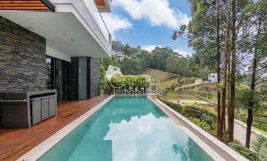 Venta Casa con piscina privada. El Poblado, La Calera, Medellín ✅
