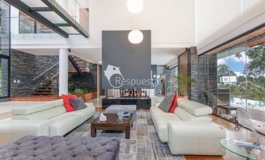 Venta Casa con piscina privada. El Poblado, La Calera, Medellín ✅