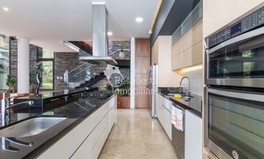 Venta Casa con piscina privada. El Poblado, La Calera, Medellín ✅