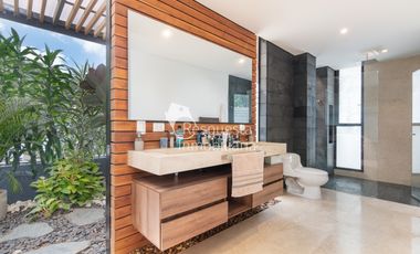 Venta Casa con piscina privada. El Poblado, La Calera, Medellín ✅