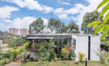 Venta Casa con piscina privada. El Poblado, La Calera, Medellín ✅