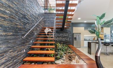 Venta Casa con piscina privada. El Poblado, La Calera, Medellín ✅