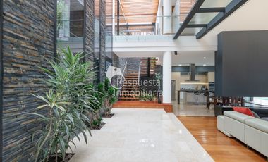 Venta Casa con piscina privada. El Poblado, La Calera, Medellín ✅