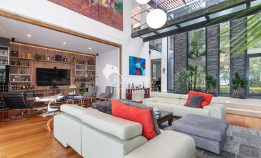 Venta Casa con piscina privada. El Poblado, La Calera, Medellín ✅